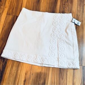 Crown & Ivy Hello Spring Eyelet Embroidered Detail Skort NWT Size 6
